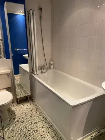 Modern London Tower Bridge apartment - Image 2