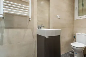Atocha VI - Elegancia Urbana en una Ubicación Privilegiada - Image 5