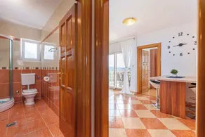 Apartamento de vacaciones con balcón y vista al mar - Image 3