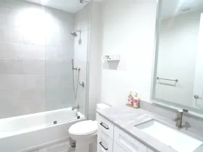 2-bedroom apartment just 12 minutes to Port of Palm Beach - Image 4