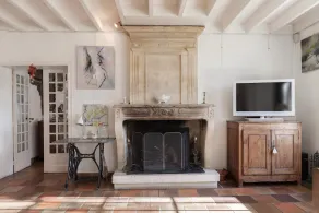 On the outskirts of St Emilion Le REFUGE DU PEINTRE is a charming house. - Image 2