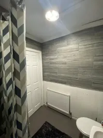 Clean cosy 3 Bedroom house, Free parking & WIFI - Image 3