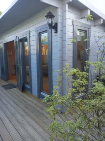 Scrummy Cabin - Deluxe with courtyard view - Image 5