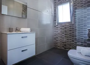 VALLESA - Modern villa with private pool near the beach and supermarkets - Image 3