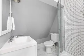 Midtown Modern Carriage Home Near Top Attractions Family Friendly - Image 3
