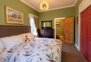Home Designer - ** WALK TO MAIN STREET ** -Hot remous, Cheminée, Art originale, etc - Image 4