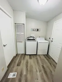4 Bedroom House with Hot Tub and Game Room!! - Image 2
