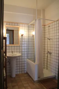 Small house in a dream location - Image 2
