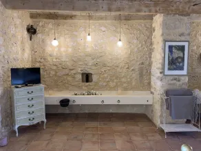 Près d'uzes.Demeure de caractère dans une ancienne bergerie. piscine privée. - Image 2
