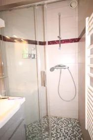 Stor og rolig familielejlighed (90m2) i hjertet af 18. arrond. - Image 3