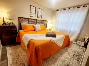 RnR Retreat-Upscale housing, contemporary decor - Image 4