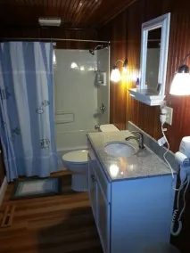 Luxury Cottage on Lake Minocqua-Inquire rate special for 8+ nights 6/27 to 7/10 - Image 5