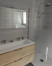 Beautiful new house close to beaches and shops - Image 2