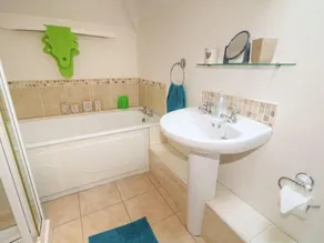 Shell Hill 3-bed Apt, Sleeps 6, 15 Mins to Beach - Image 3