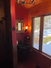 Hermosa y tranquila casa de montaña en Woodstock con bañera de hidromasaje y ping pong - Image 5