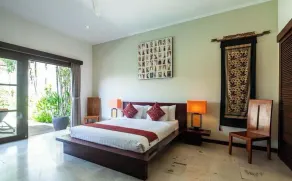 Superb architect-designed villa ideally located in the heart of Seminyak - Image 4