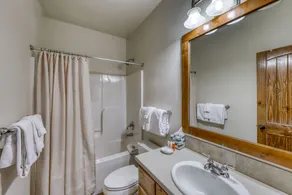 Luxe moderne dans une belle maison de montagne! Bain à remous privé et vue sur la montagne! - Image 5