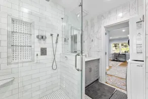 Cheerful , fully renovated home , close to everything - Image 4