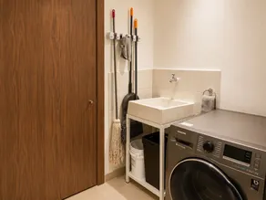 Beautifully furnished in a chic minimalist style 1 BR high speed WIFI - Image 2