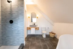 The August House - Image 4