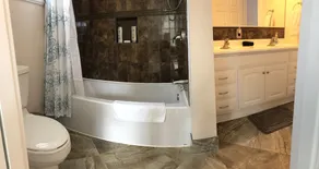 Location & Luxury Near University of Cincinnati, Hospitals, and Downtown - Image 3