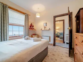 Enjoy stunning sea views from this traditional cottage on the coast of Arran. - Image 5
