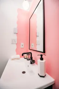 UNIQUE AND COLORFUL ~ CHEFS KITCHEN ~ HOT TUB - Image 4