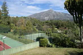 Hus, 3 terrasser, direkte på golfbanen, swimmingpool, tennis. Tæt på strand - Image 2