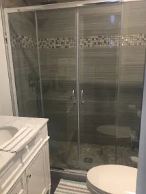 Maison jumelée récemment rénovée de 3 chambres et 2 salles de bains Bloc et demi de la plage - Image 4