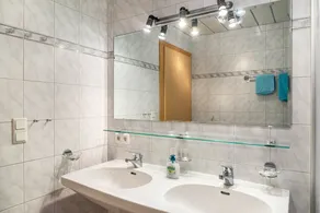 Appartamento 'Wohlfühlnest' con Vista Montagna, Terrazza Privata e Wi-Fi - Image 4