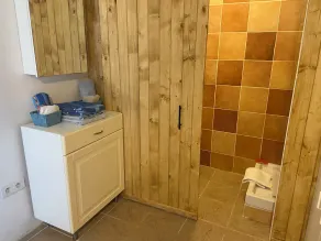 Stor studio i DRC i en villa i en typisk och livlig by - Image 3
