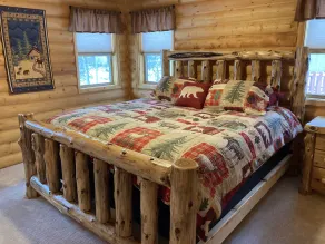 Log home nestled in tall pines near Norway Lake - Image 5