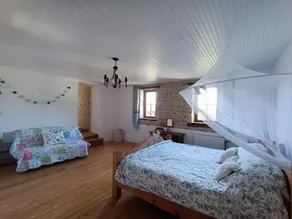 4 bedroom farmhouse with pool, jacuzzi and lakes - Image 3