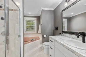 Canadian Lakes lakefront home with breathtaking sunrises and a hot tub! - Image 4
