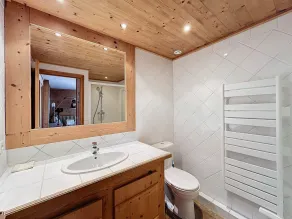 Apartamento de 4 habitaciones con piscina cubierta en Combloux - Image 3