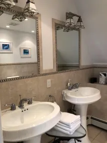 Spacious, secluded, unique Carriage House close to NYC and beach! - Image 5