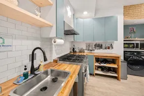 Hawaiian Loft + lookout suite. - Image 2