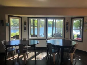 Beautiful 4 bed; 2 bath home on Long Lake! - Image 4