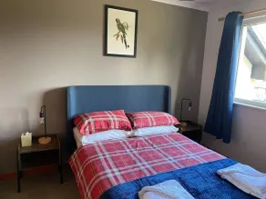 2 Bedroom Sleep 4 House - Private Garden - Image 3