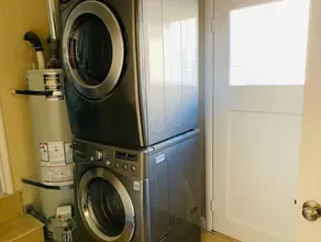 Full Kitchen Studio w/ AC - Image 2