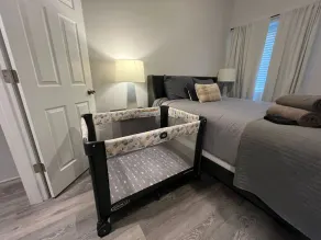 King bed Crystal Lake Mchenry Cary Cozy - Image 5