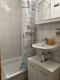 Unsere Wohnung befindet sich in einer Anliegerstraße neben dem Prosperpark . - Image 4