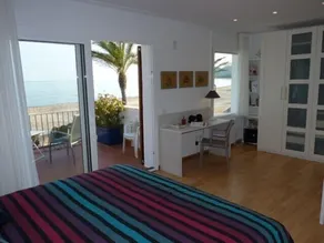 Charming villa  with sunny terraces on the beach - Image 4