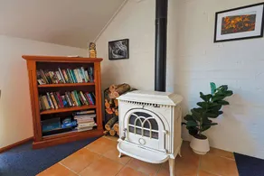 Country View King Room - Image 2