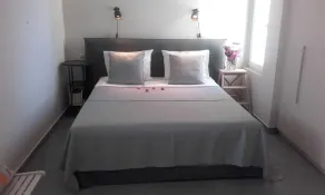 Iris Suite | Beachfront Getaway - Image 4