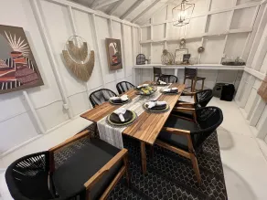 Remodeled Riverside Cottage w/sunroom, She-shed. Walk to golf, tennis, Botanica, - Image 3