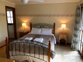 Mansfield House - Country Holiday Accommodation, Sleeps 10, up to 15 - Image 4