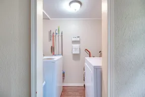 Half-Mi to Marina: Pet-Friendly Disney Home - Image 3