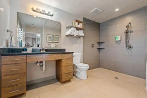 Cushy 5-Star Home: BBQ, 7-Bed, Bball Hoop, Netflix - Image 2