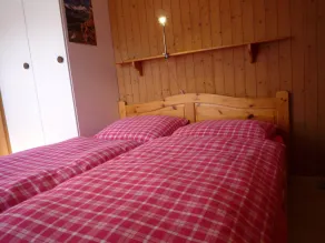 Sunny Apartment With Terrace In Idyllic Setting, 2 Bedrooms, Sleeps 4 - Image 3